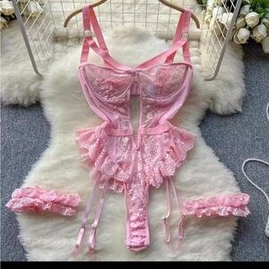 Elegant Pink Lace Chemise